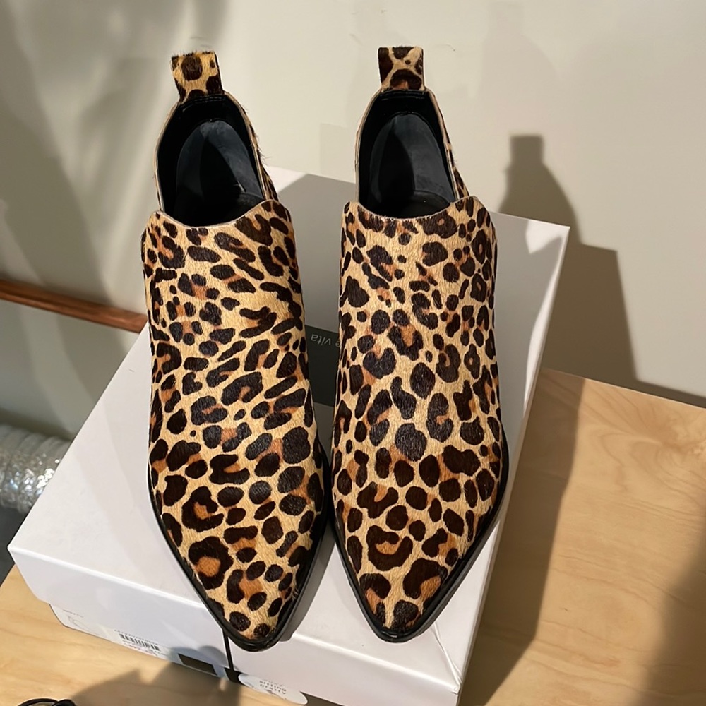 Dolce Vita calf skin leopard booties